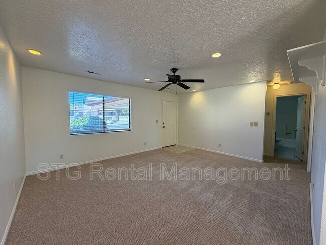 Foto del edificio - 585 Westridge Dr