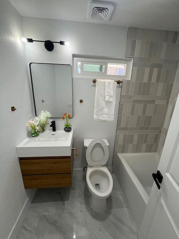 Foto del edificio - 17422 Keelson Ln