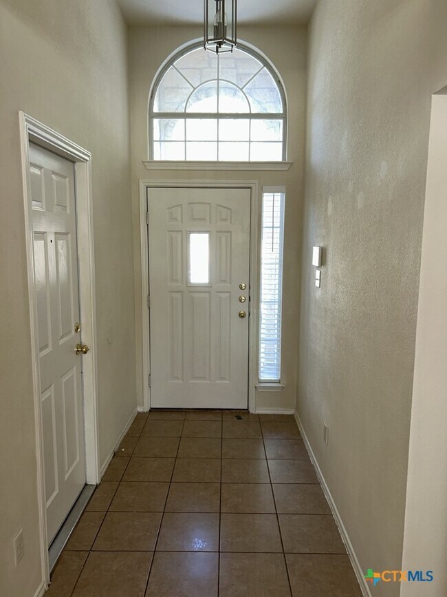 Building Photo - 4402 Golden Gate Dr