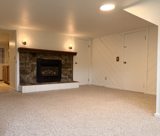 Building Photo - 1003 Osgood Hill Rd