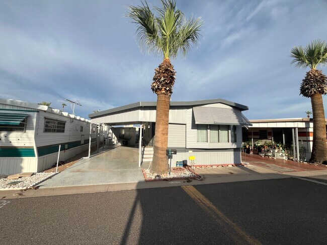 Foto del edificio - 303 N Lindsay Rd