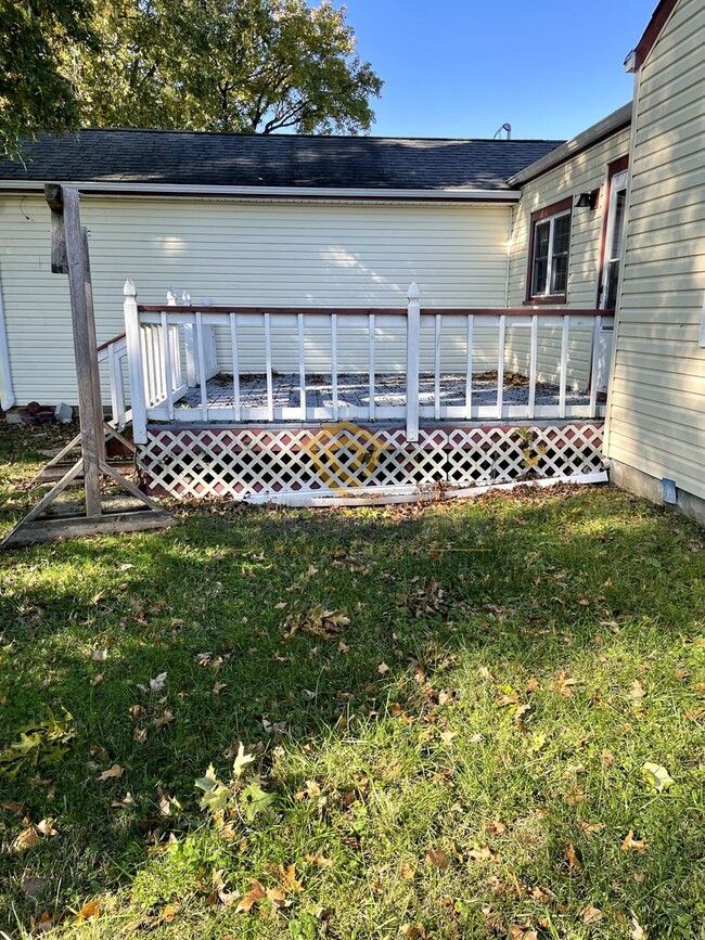 Building Photo - AVAILABLE NOW! Updated, Anderson 2 Bedroom...