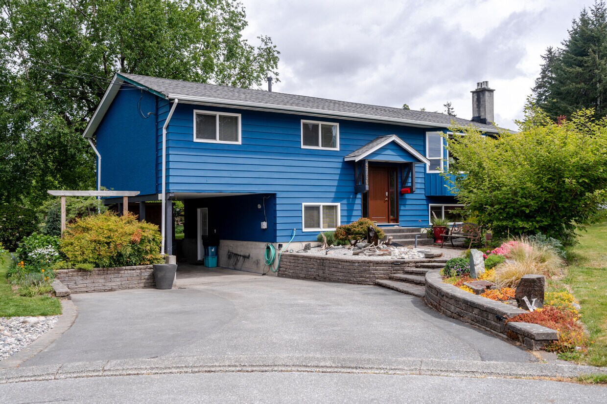 Primary Photo - Charming, Updated Family Home in Peaceful ...