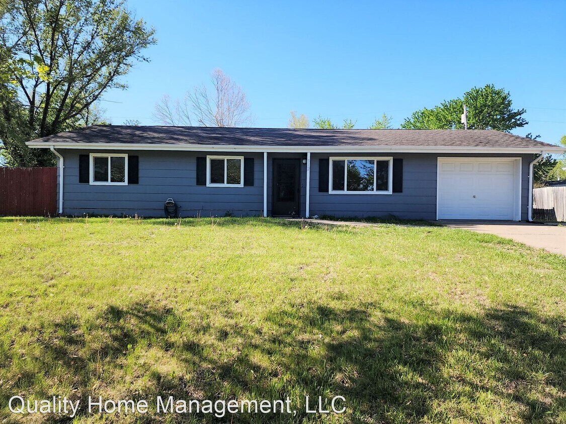 Primary Photo - 3 br, 1 bath House - 312 Knoxberry Dr.