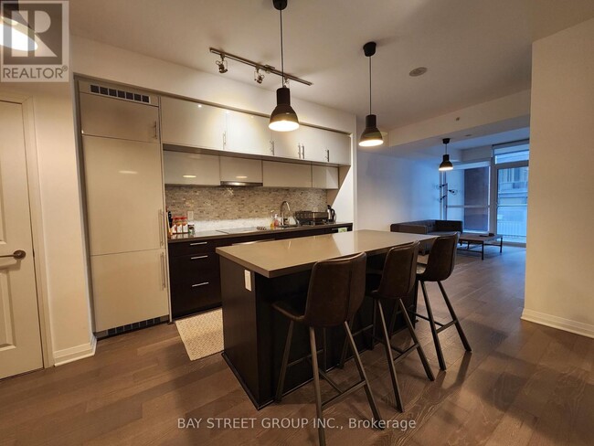 Building Photo - 8 Mercer St