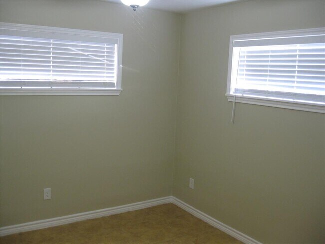 Foto del edificio - 3010 Oakdale St