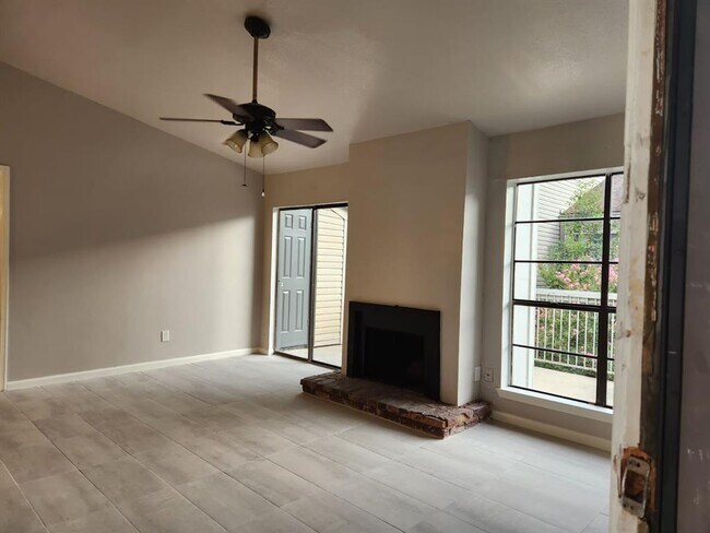 Foto del edificio - 9707 Richmond Ave.
