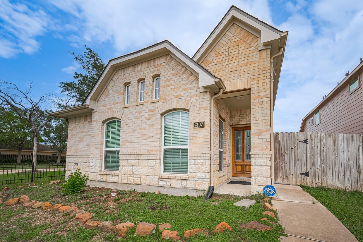 Primary Photo - 7407 Golden Star Dr