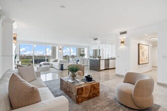 Building Photo - 3400 SW 27th Ave