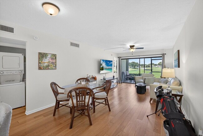 Foto del edificio - 12790 Briarlake Dr