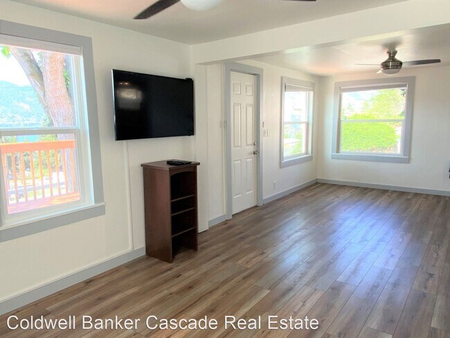 Building Photo - 1 br, 2 bath House - 72 Boetzkes Ave.