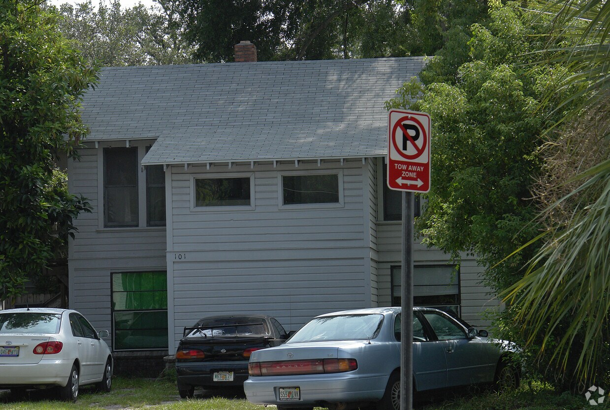 Building Photo - 103 NW 10th St