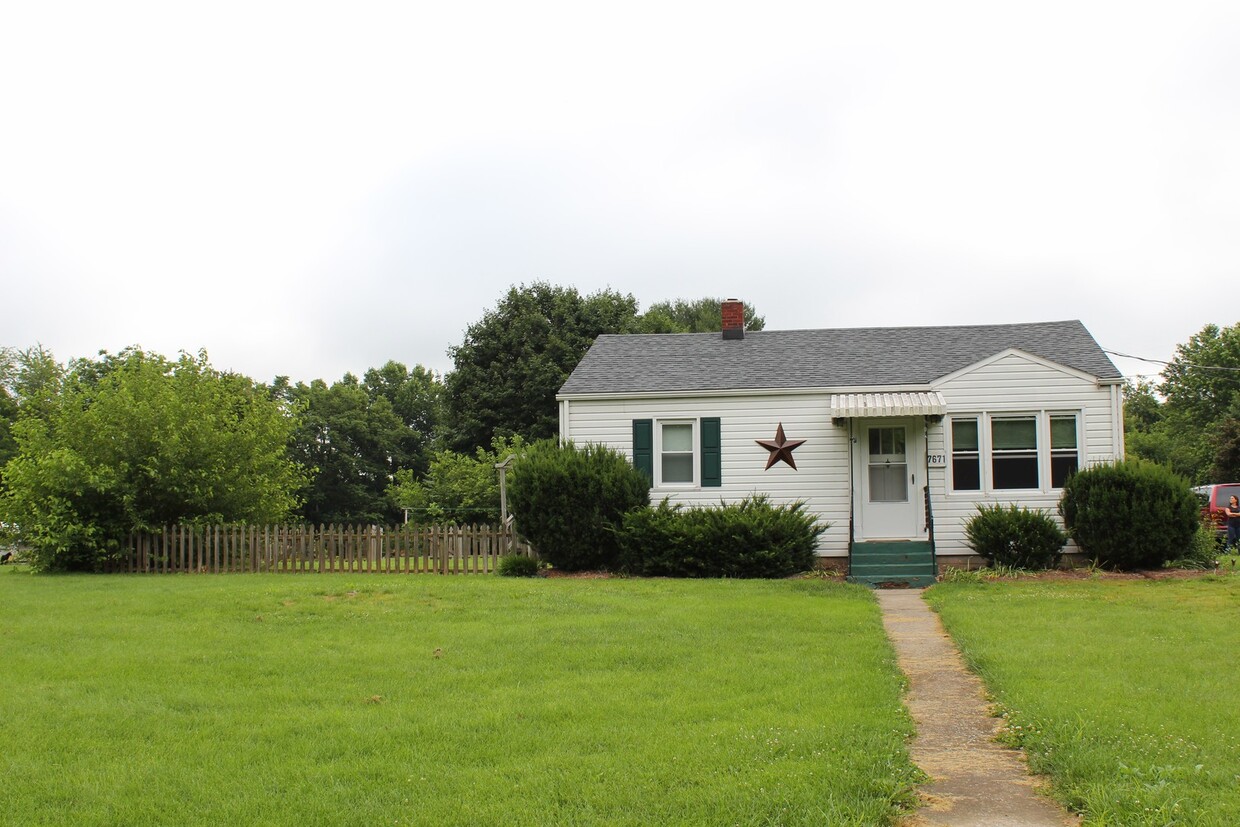 Primary Photo - 7671 S Main St