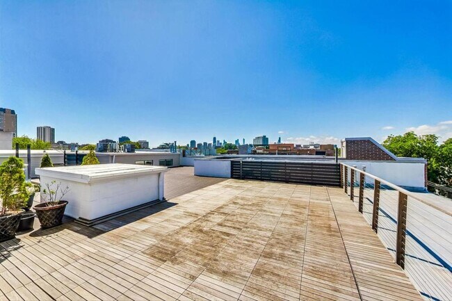 Building Photo - 3 bedroom in Chicago IL 60614