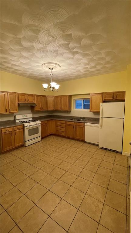 Foto del edificio - 460 Chalkstone Ave