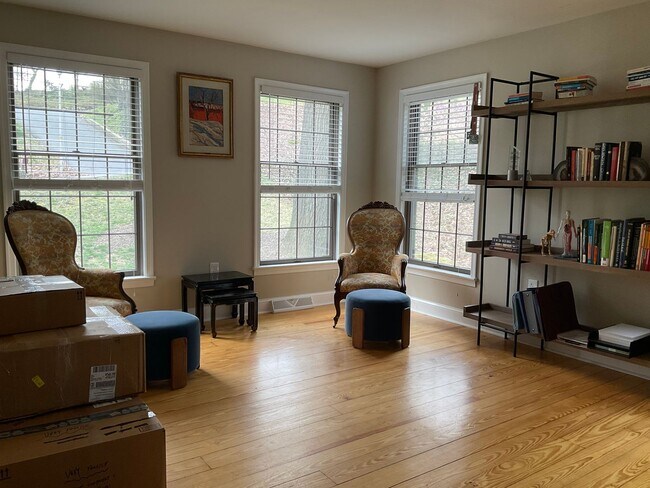 Foto del edificio - 1541 Woodhaven Dr