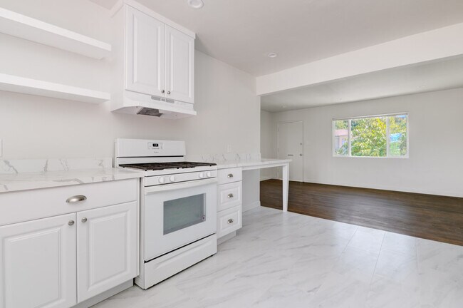 Building Photo - 4028 Casita Way
