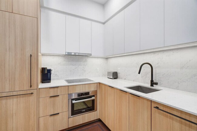 Building Photo - 13685 102 Avenue-SI FL30-ID1051768P