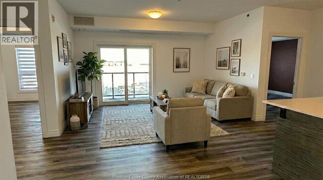 Building Photo - 728 Brownstone Dr