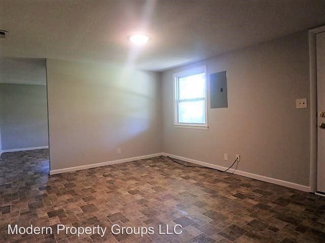 Building Photo - 2317 Tremaine Dr