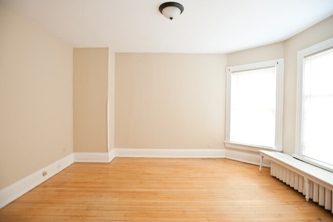Building Photo - 2216 E Ivanhoe Pl