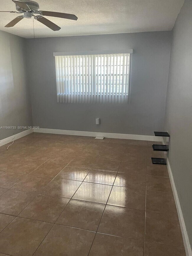 Foto del edificio - 20111 NE 27th Ct