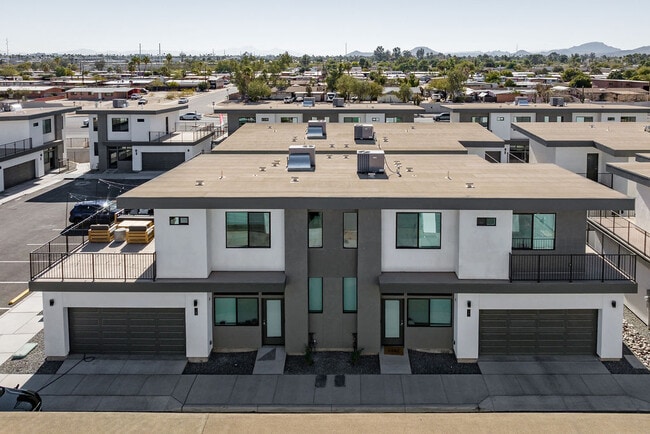 Building Photo - La Vida Rental Homes