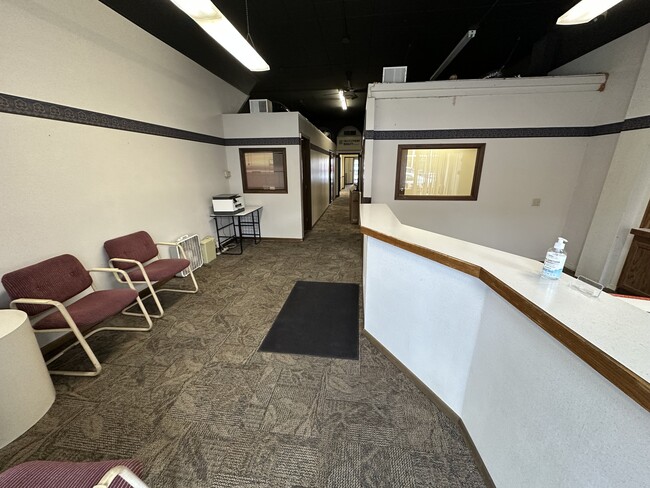 Foto del edificio - 121 W Lincoln Ave