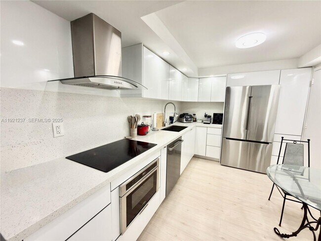 Foto del edificio - 3140 S Ocean Dr