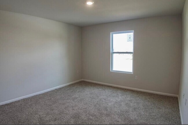 Foto del edificio - 5008 Sampler Dr