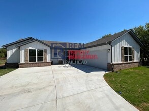 Building Photo - 5707 Belaire Cir