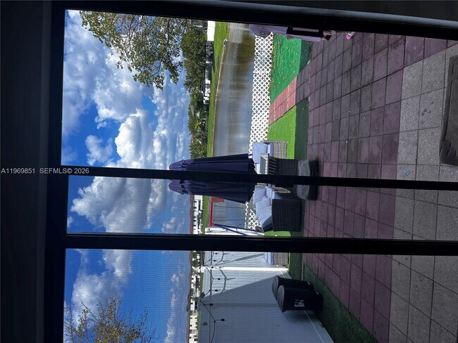 Foto del edificio - 3259 W 100th Terrace