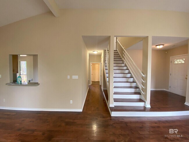Foto del edificio - 128 Worchester Dr