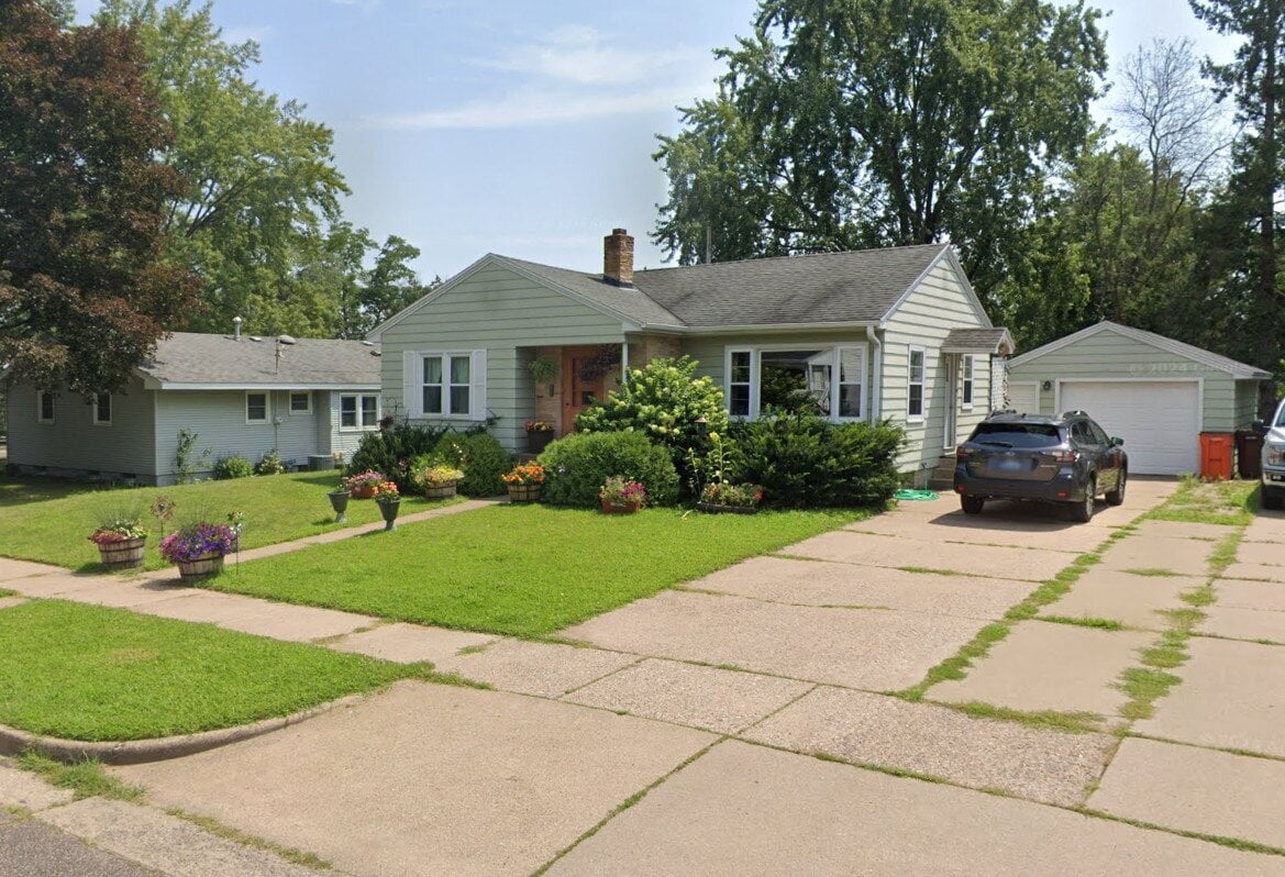 Primary Photo - 2 Bedroom Single-Family Home with Garage
