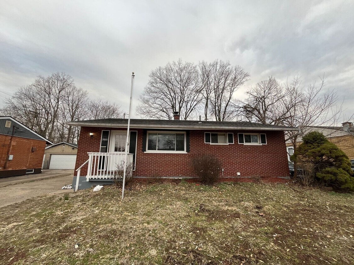 Primary Photo - 3881 Hammond Blvd