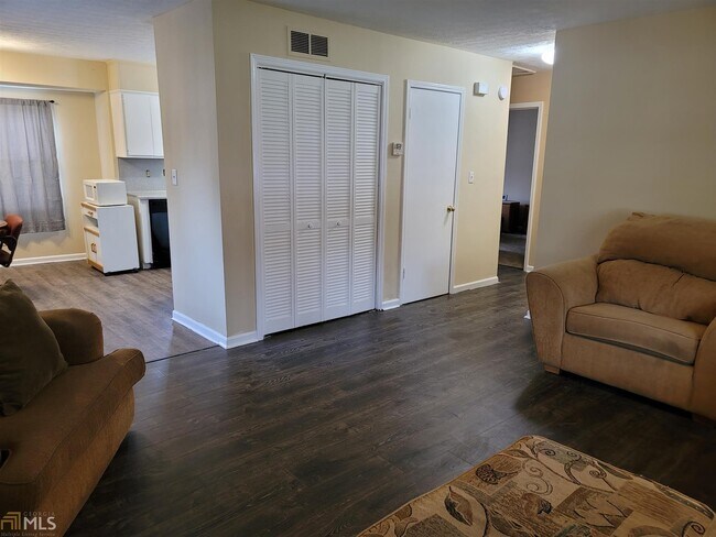 Building Photo - 1206 Creek Forest Ct NW
