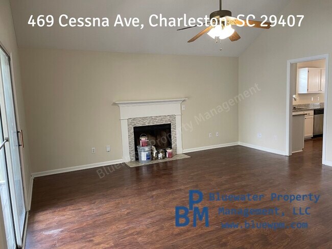 Foto del edificio - 469 Cessna Ave
