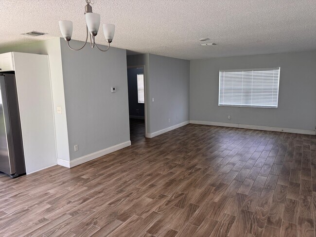 Foto del edificio - 12260 Delaware Woods Ln