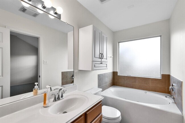 Building Photo - 4034 Falvel Shadow Creek Dr