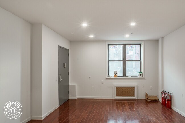 Building Photo - 323 49th St