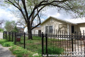 Building Photo - 1823 Clower