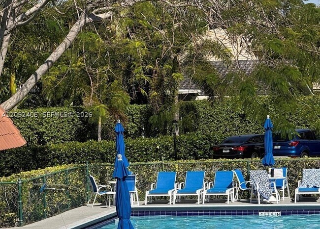 Foto del edificio - 400 S Hollybrook Dr