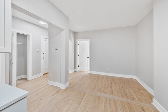 Foto del edificio - 7375 N Damen Ave