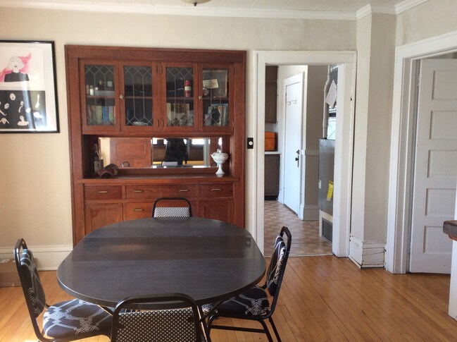 Photo - 919-919 27th Ave SE