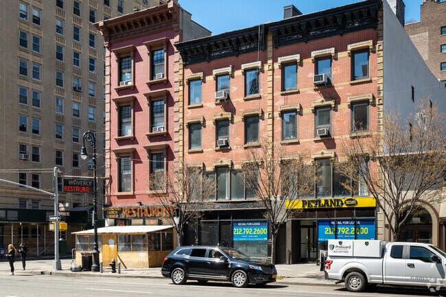 Building Photo - 387 Avenue of the Americas