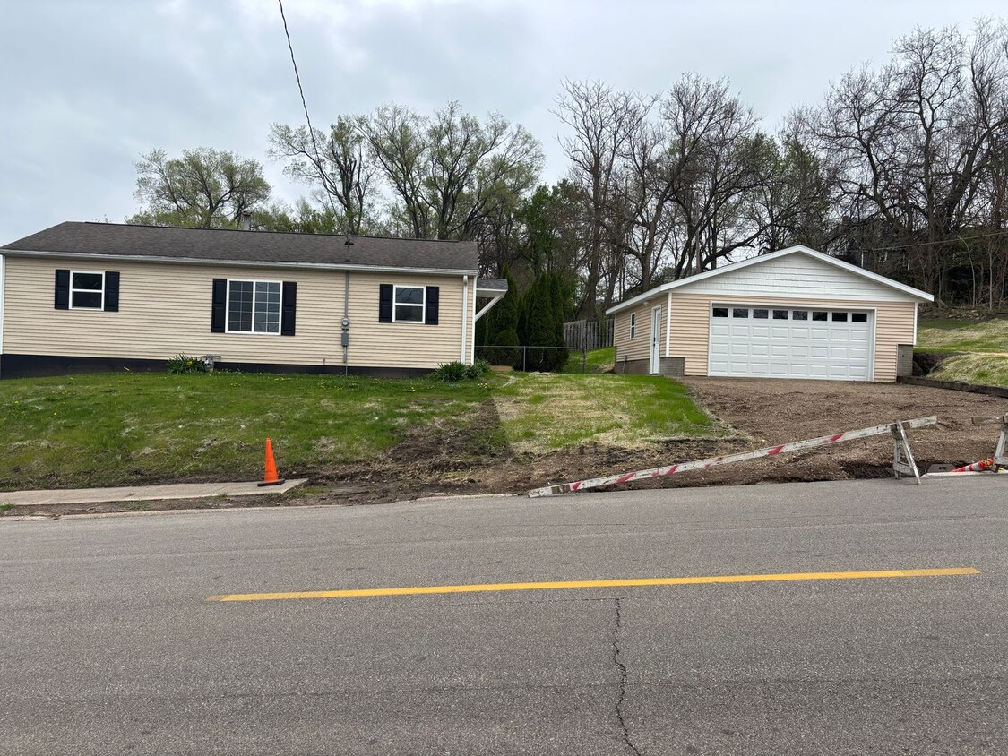 Primary Photo - 3 Bedroom, 2.5 Bath Single Family Home w/2...