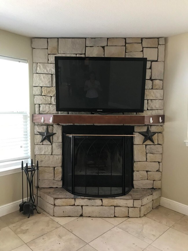 Building Photo - 250 Lamesa Dr