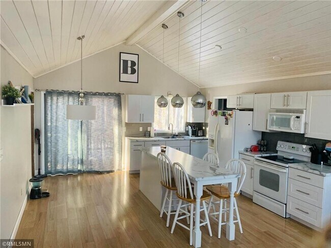 Foto del edificio - 4 Bedrooms, 2 Bathrooms Single Family Home in Baxter, MN 2 car garage, on a large corner lot