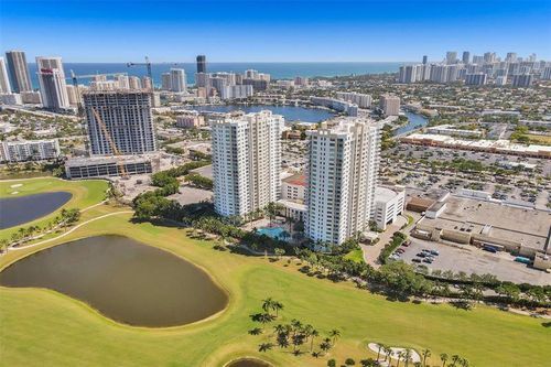 Foto del edificio - 1745 E Hallandale Beach Blvd