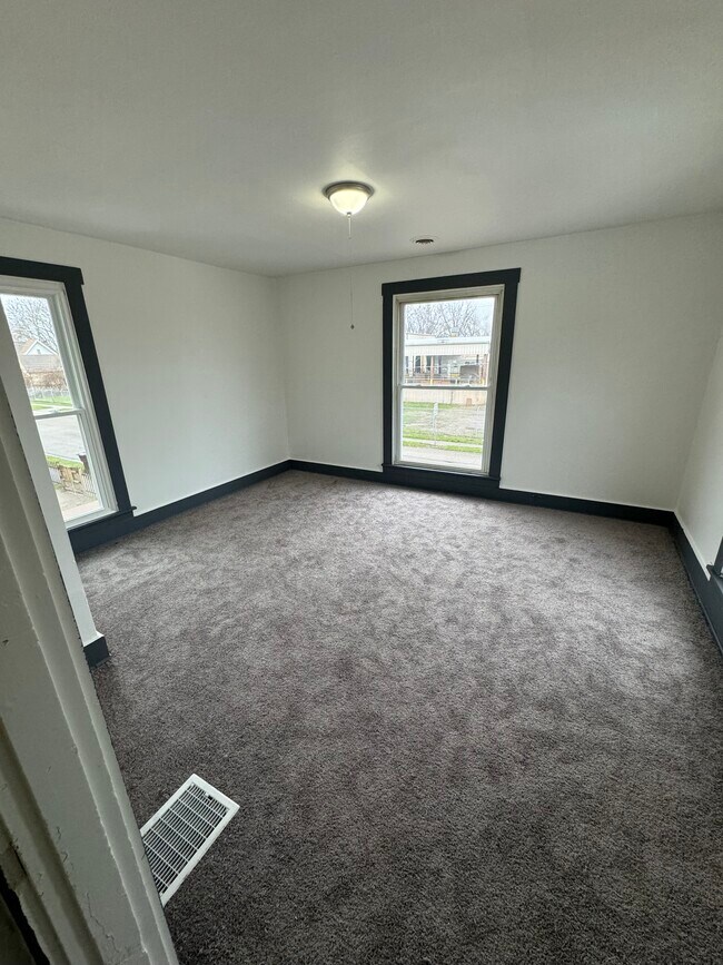 Foto del edificio - 110 N River St